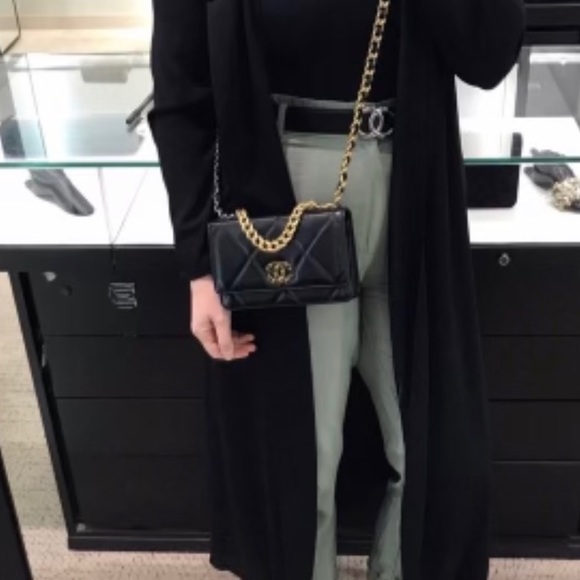 ❌SOLD❌ ❤️Host Pick!🥳 CHANEL 22P Black Lambskin 19 WOC bag - NEW with RECEIPT - Picture 17 of 17